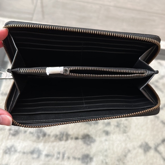 Coach wallet with zip closure - Picture 3 of 3